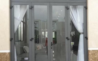 Nên sử dụng cửa gỗ hay cửa nhôm kính cho nhà ở hiện đại?