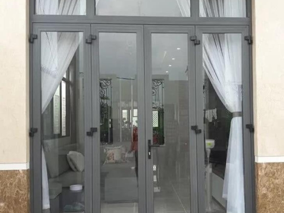 Nên sử dụng cửa gỗ hay cửa nhôm kính cho nhà ở hiện đại? Nên sử dụng cửa gỗ hay cửa nhôm kính cho nhà ở hiện đại?